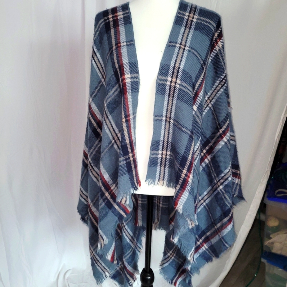 Modena Poncho - Picture 3 of 8